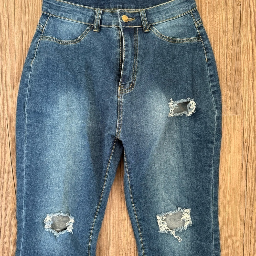NWT Color Collections Flare Leg Distressed Ripped Jeans Large - Picture 3 of 7
